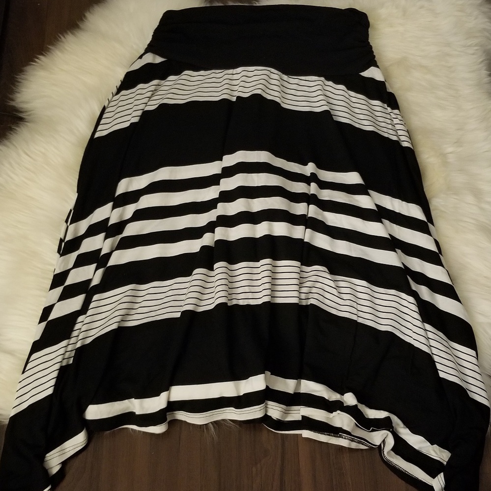BCX Striped Asymmetrical Flowy Skirt | Black White